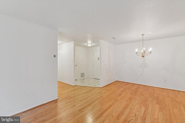 Building Photo - 2817 Jermantown Rd