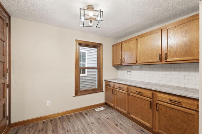 Building Photo - 1709 Ekin Ave