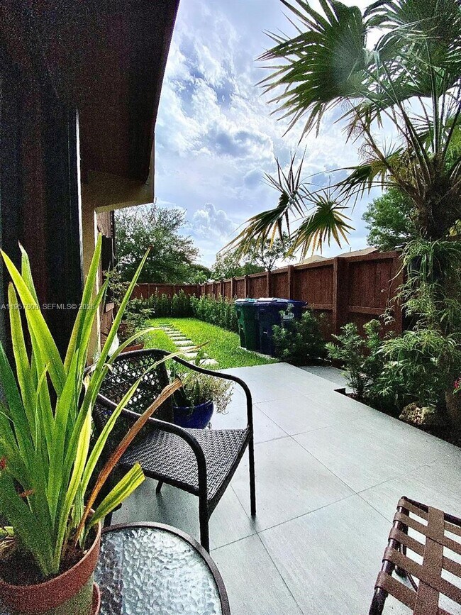 Building Photo - 6904 SW 114th Pl