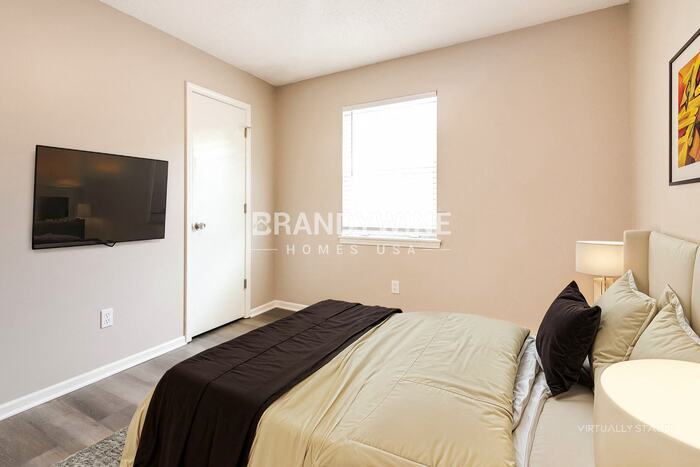 Building Photo - 1909 NE McKee Ln