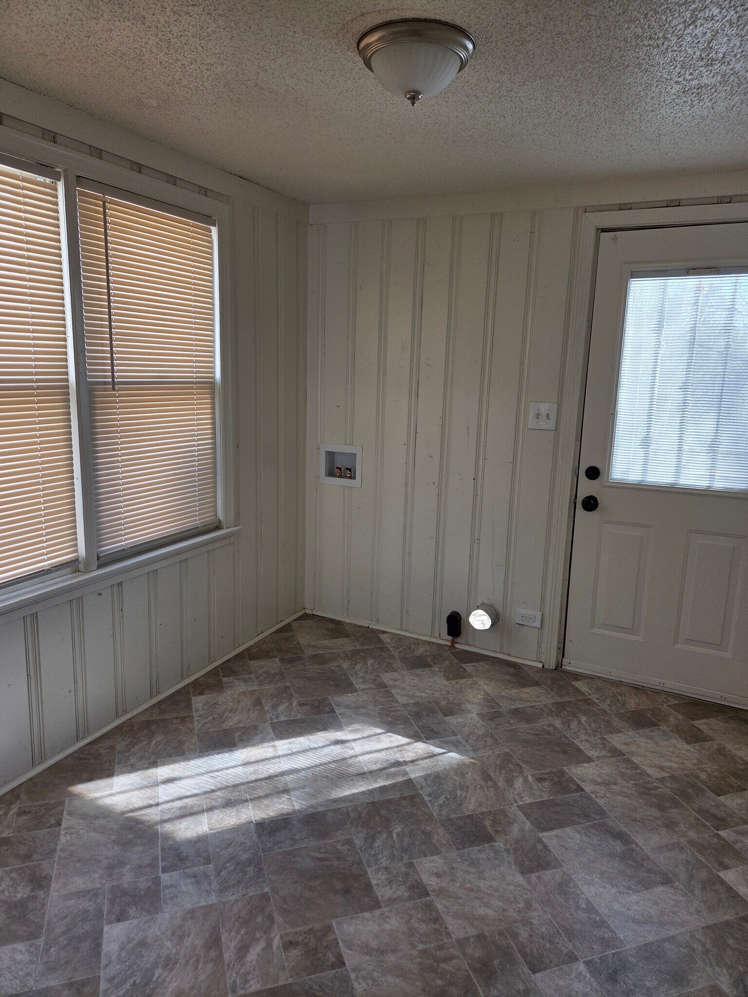 Building Photo - 3429 Mersington Ave