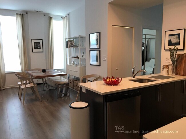 Building Photo - 2022 S Throop St