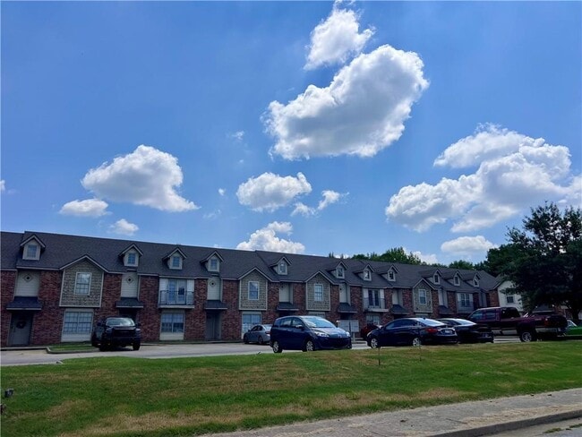 Primary Photo - 1752 N Chestnut Ave