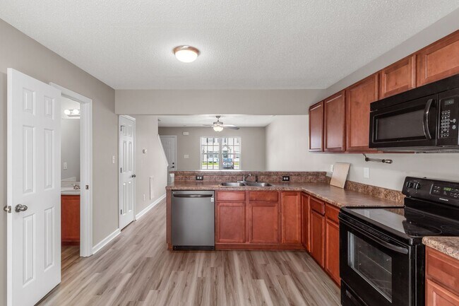 Building Photo - Charming 2-Bedroom 2.5-Bathroom Townhouse with Fenced Yard