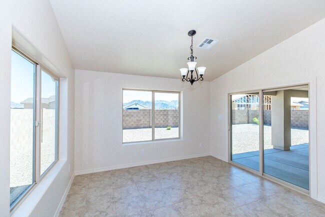 Building Photo - El Rancho Encantado