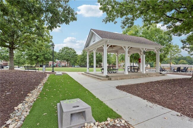 Building Photo - 283 Hiawassee Dr