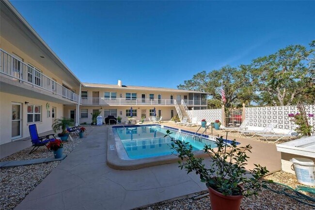 Building Photo - 509 W Venice Ave