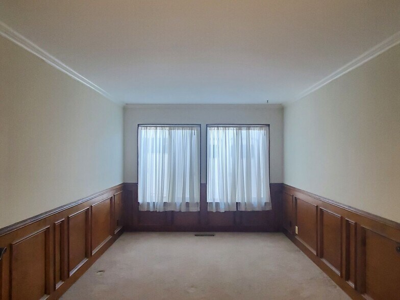 Building Photo - 16745 Spring Hill Ct