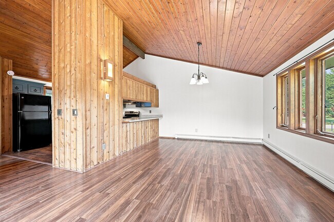 Building Photo - 28248 Harebell Ln