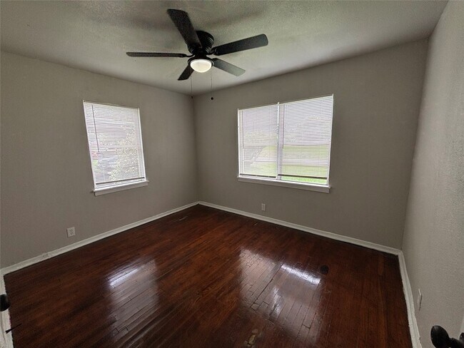 Building Photo - 3521 Grassmere St