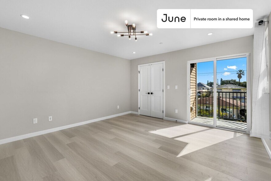 Building Photo - Room in Shared 5 bed/5 bath home