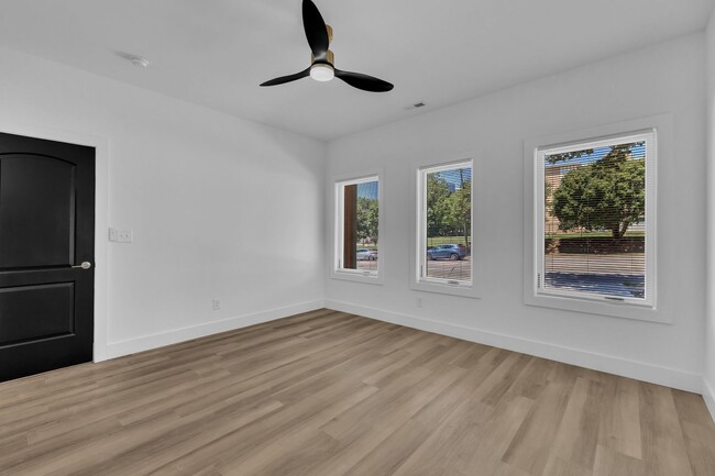 Building Photo - Modern New Construction Townhome with Roof...
