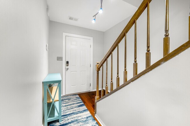 Building Photo - 8418 Knights Bridge Rd