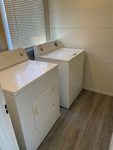 Building Photo - 721 N Church St