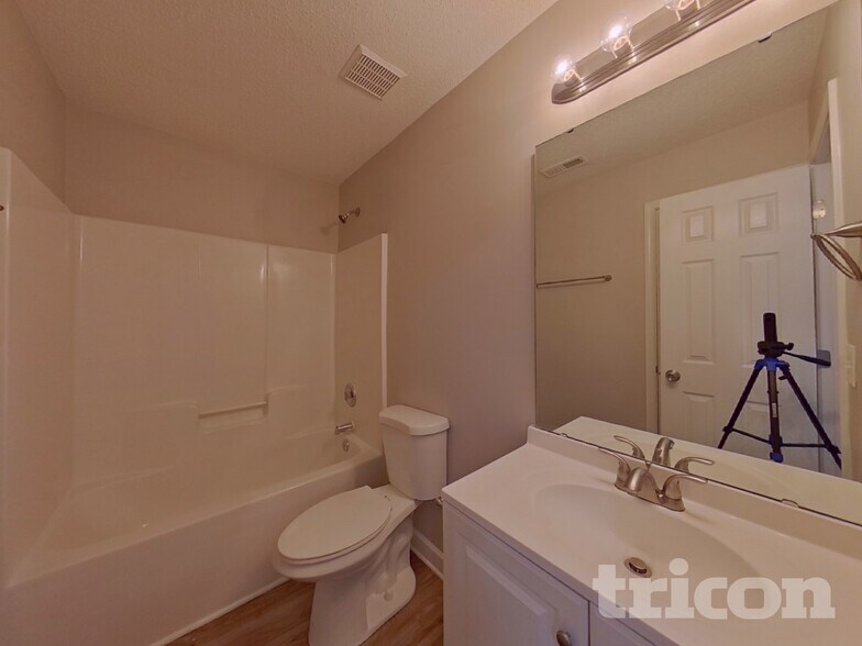 Building Photo - 9245 Simonton Dr