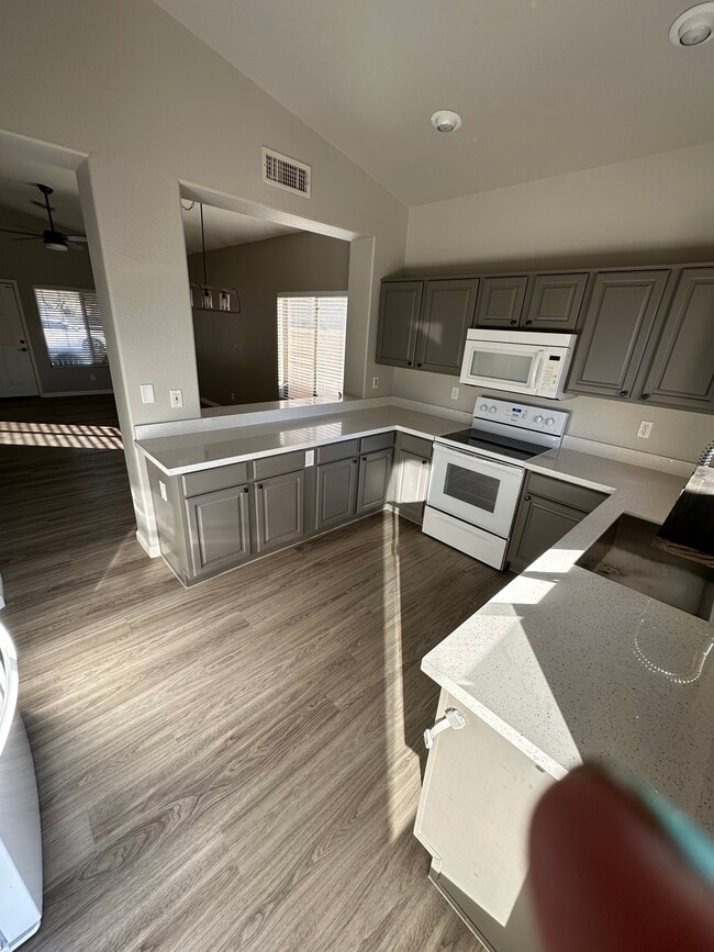 Building Photo - 4043 W Desert Hollow Dr