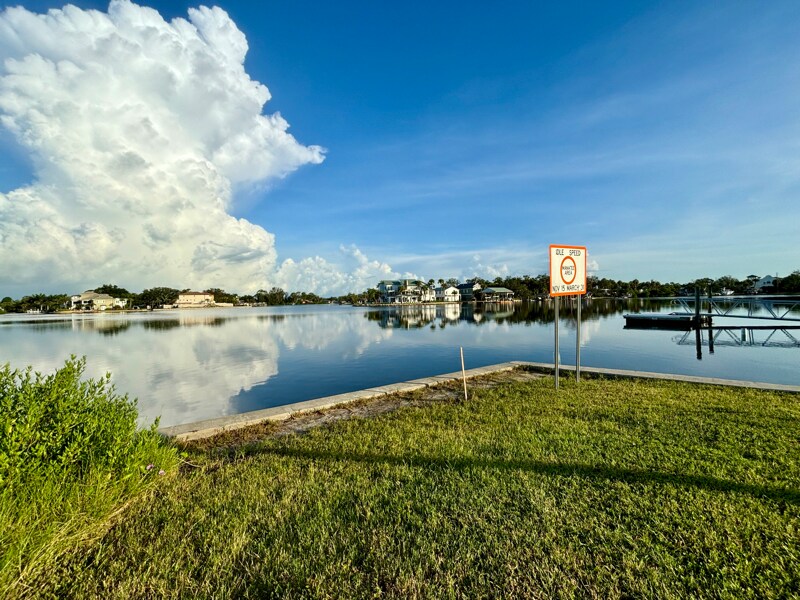 Building Photo - 105 S Spring Blvd