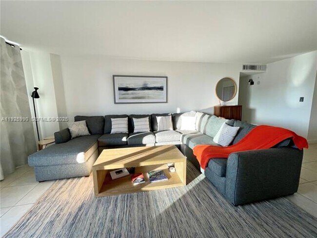 Building Photo - 10101 E Bay Harbor Dr