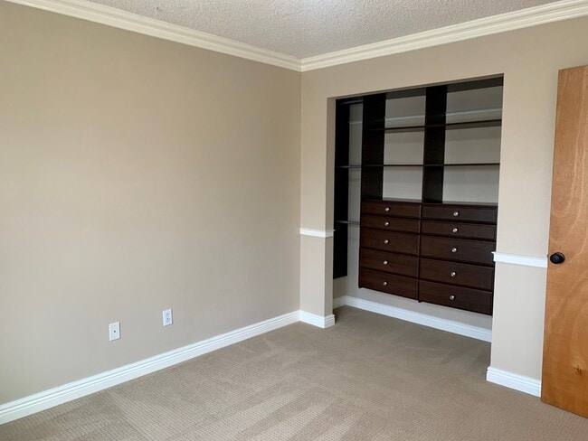 Building Photo - 7154 S Acoma Way