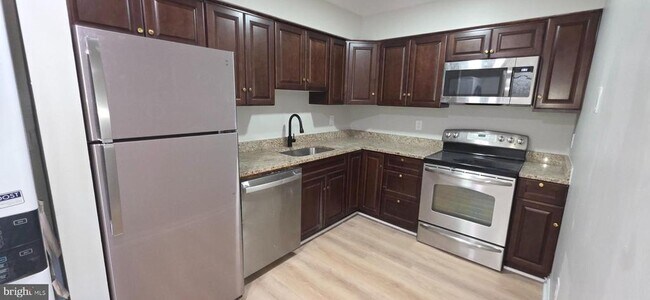 Building Photo - 3114 Banneker Dr NE