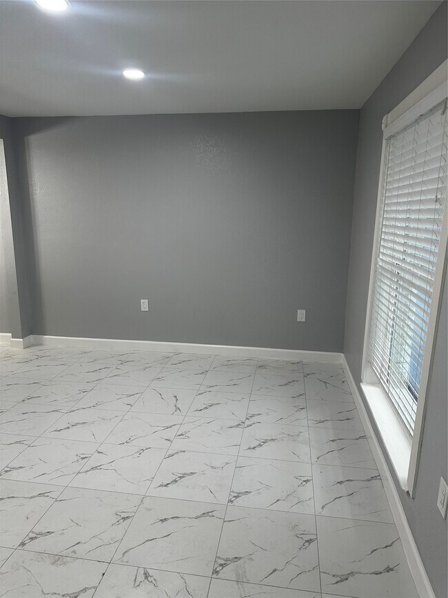 Building Photo - 9505 Neuens Rd