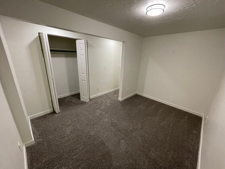 Building Photo - 844 N Basalt