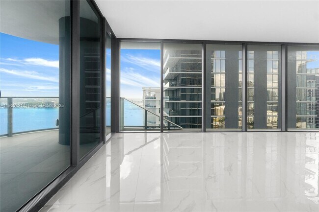 Building Photo - 700 NE 24th St