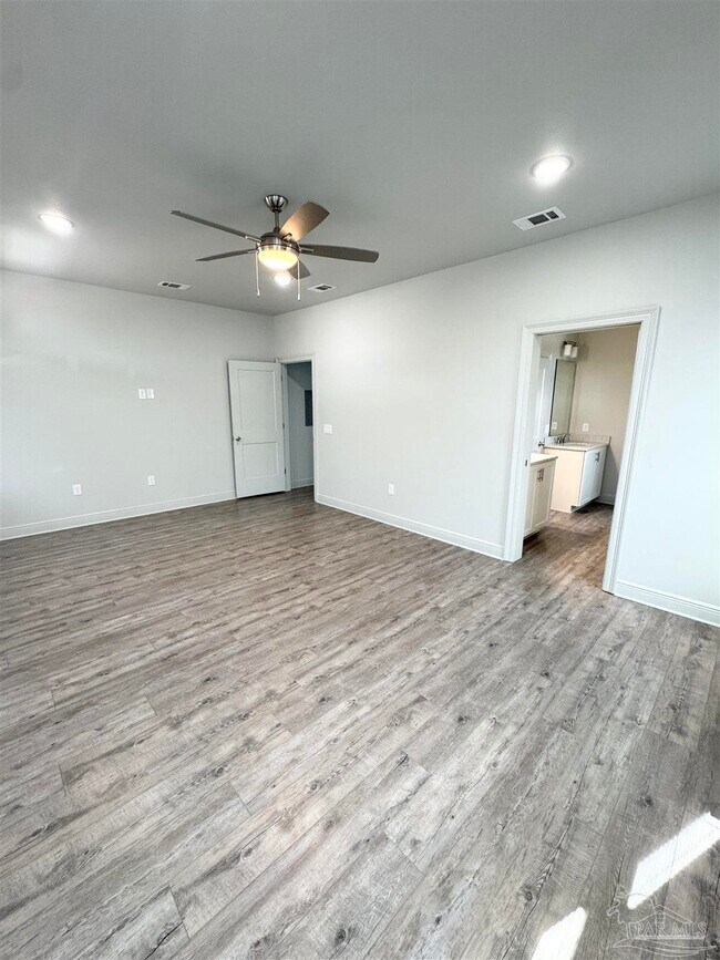 Building Photo - 1191 W Romana St