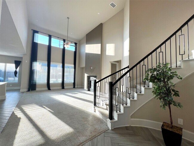 Building Photo - 15815 Sunlit Falls Dr