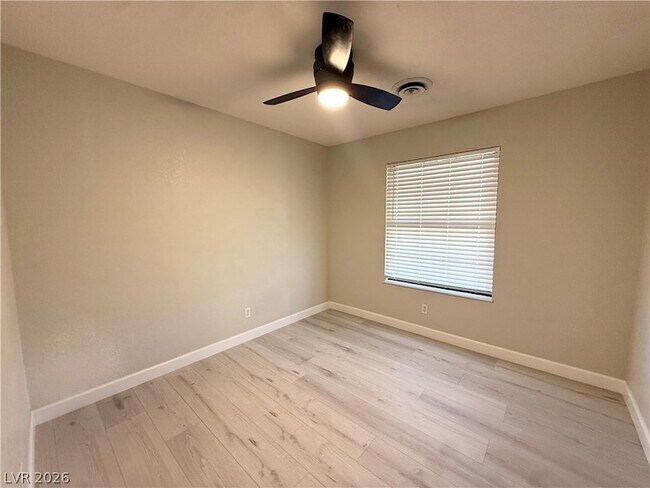 Building Photo - 325 Greenfield Ln