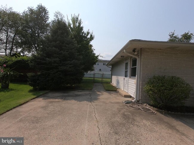 Building Photo - 436 Suffolk Dr