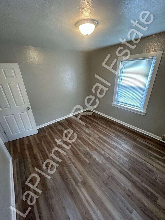 Building Photo - 1235 Glenview Rd