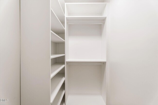 Building Photo - 5 Silverbell Ct