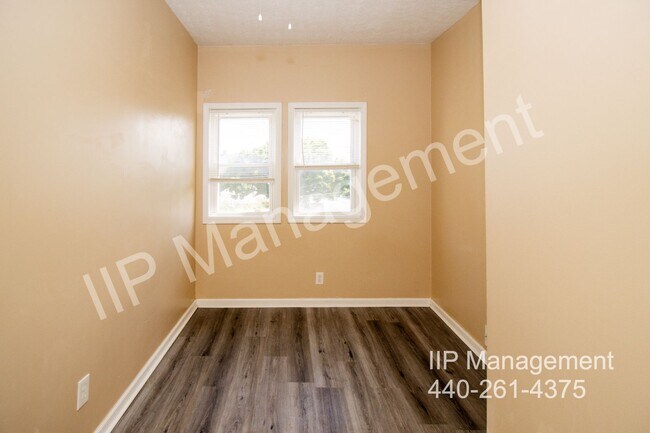 Building Photo - 3297 W 110th St
