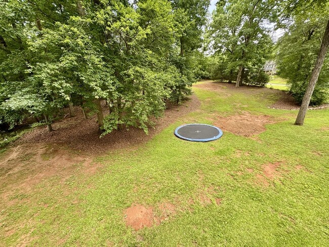 Building Photo - 362 River Point Dr