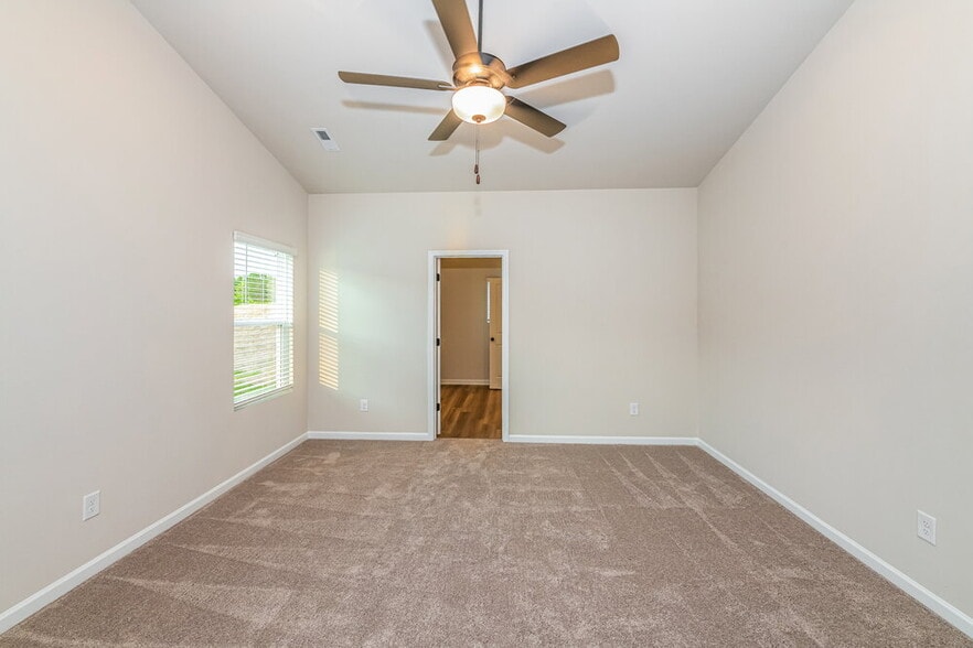 Building Photo - 90 Neuse Holw Ct