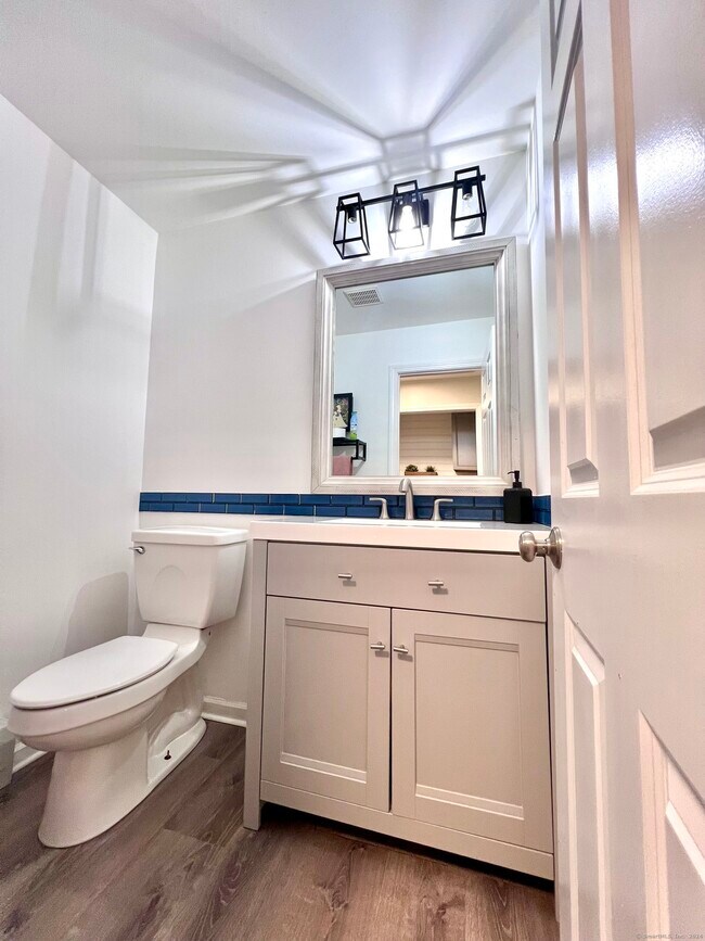Building Photo - 4 Cobblestone Ct