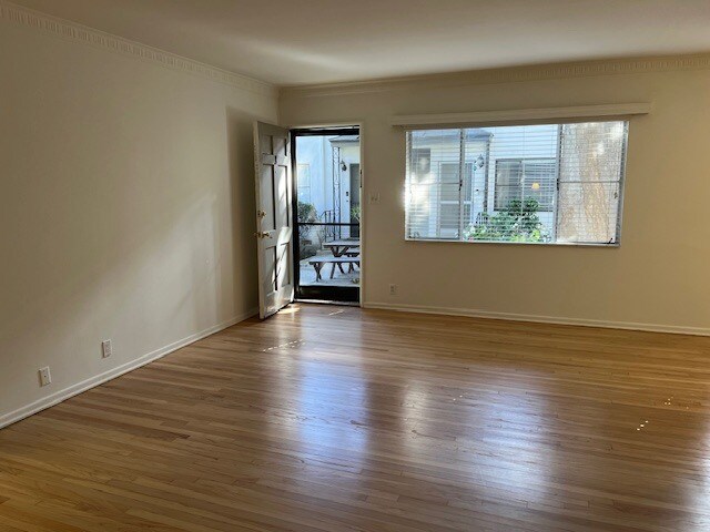 Building Photo - 3155 S Barrington Ave