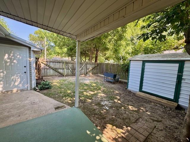 Building Photo - 1300 W Rolling Oaks Dr