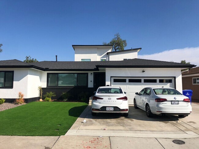 Primary Photo - Remodeled!! 5BD/2BA on Campanile