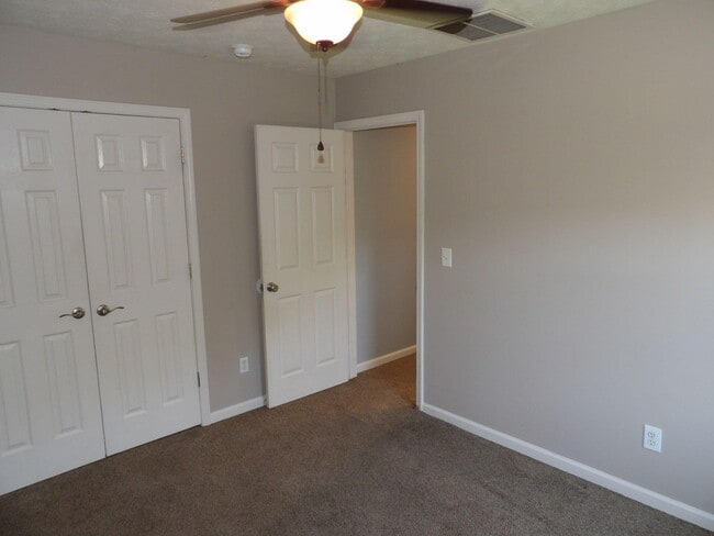 Building Photo - 123 Serena Way