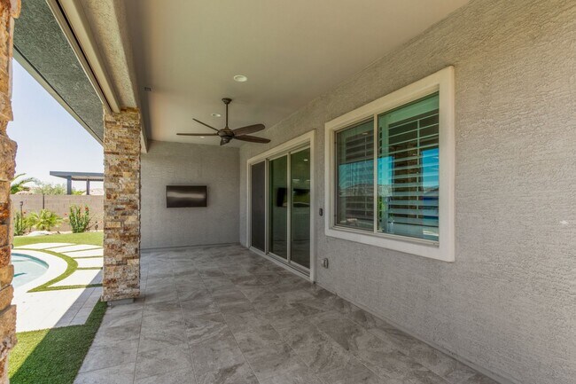Building Photo - Beautiful 3 bedroom with pool in Cantamia!