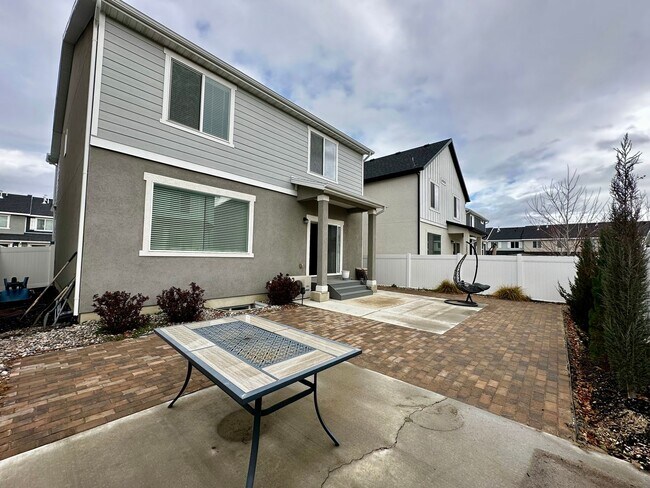 Building Photo - Great Lehi Home Now Available!