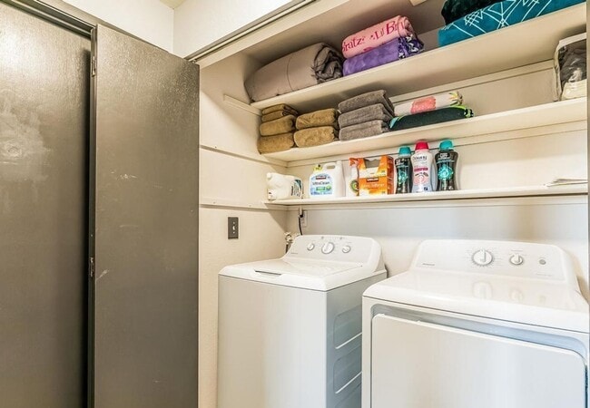 Building Photo - Rooms for Rent in Kent - 2bedroom Townhome...