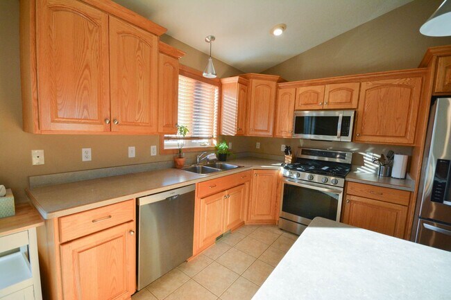 Building Photo - Incredible home in desirable Hart Farms location!