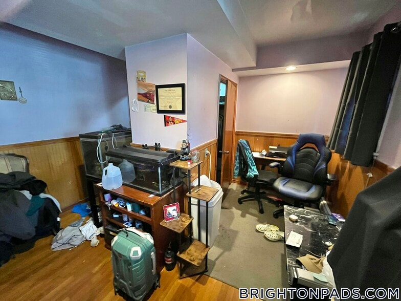 Building Photo - 121 Murdock St