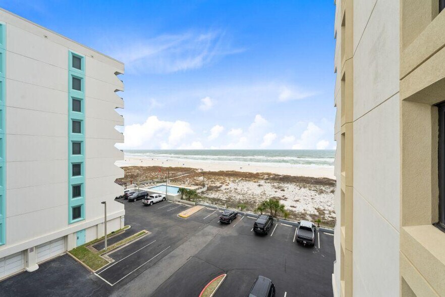 Building Photo - 407 W Beach Blvd