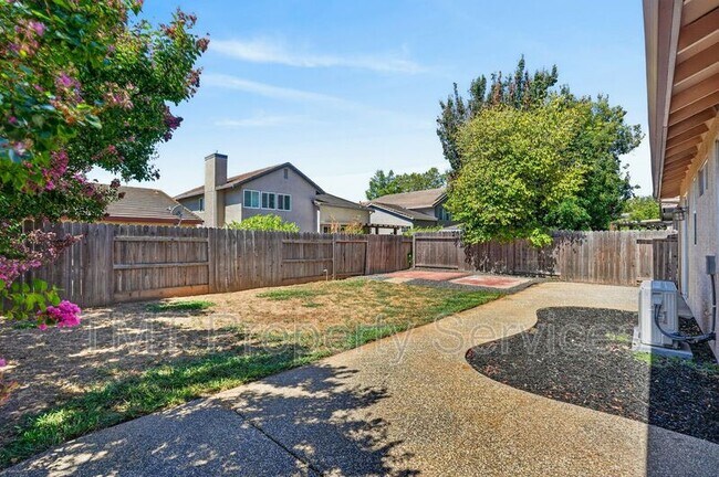 Building Photo - 8874 Mandalay Way