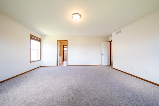 Building Photo - 1814 Spring Creek Dr