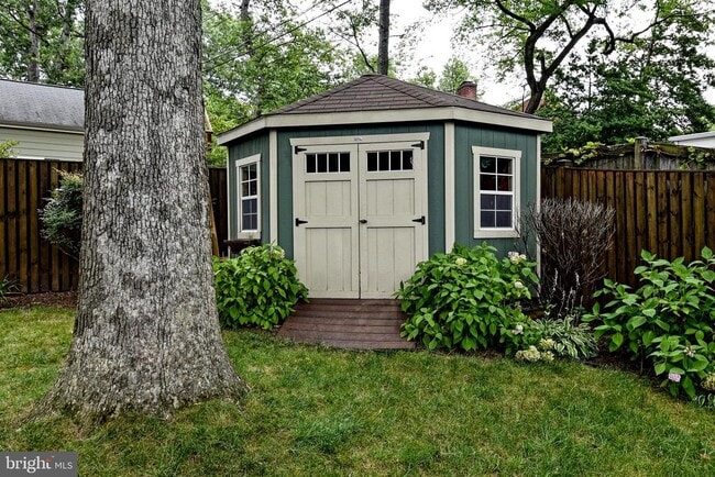 Building Photo - 1531 Patrick Henry Dr